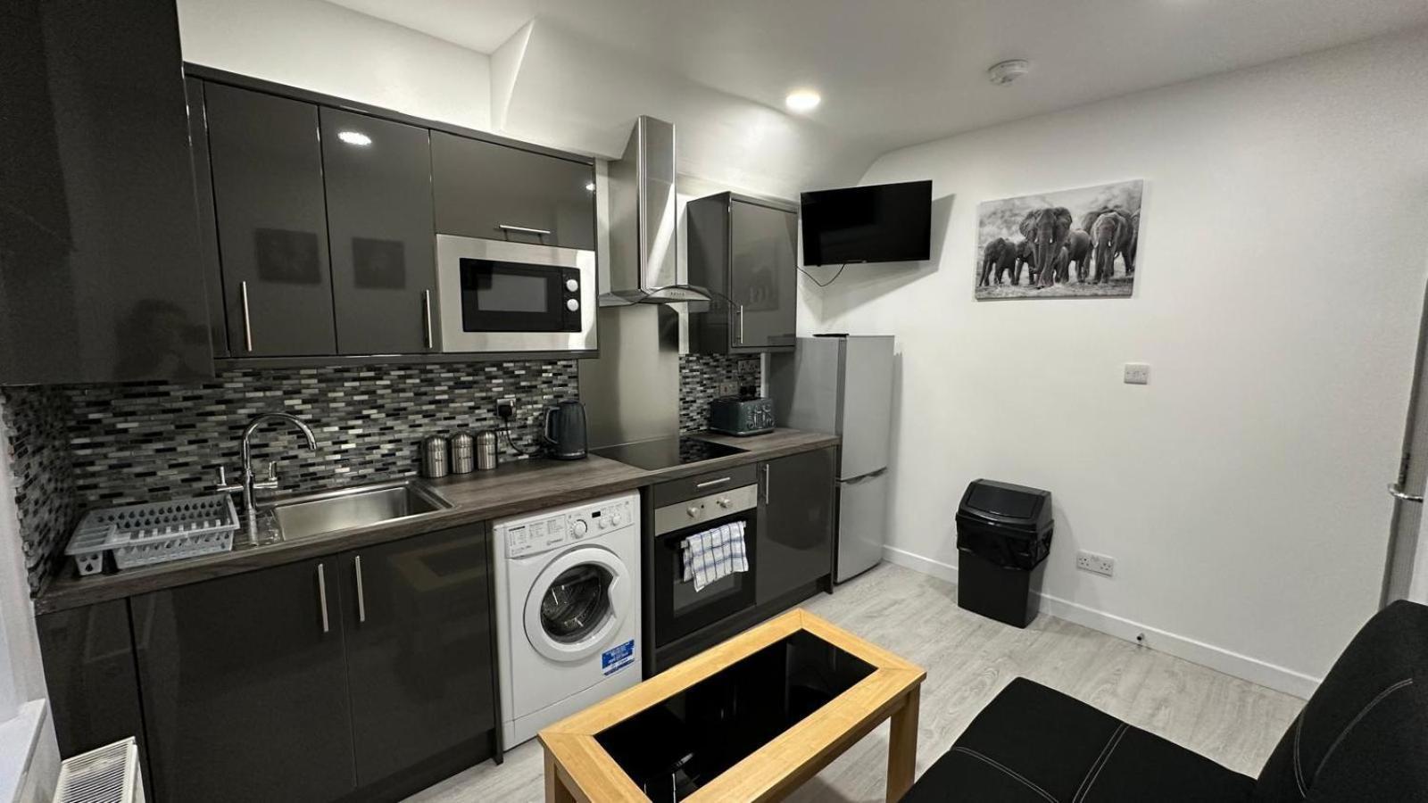 Fully Furbished Entire Flat 3 Appartamento *