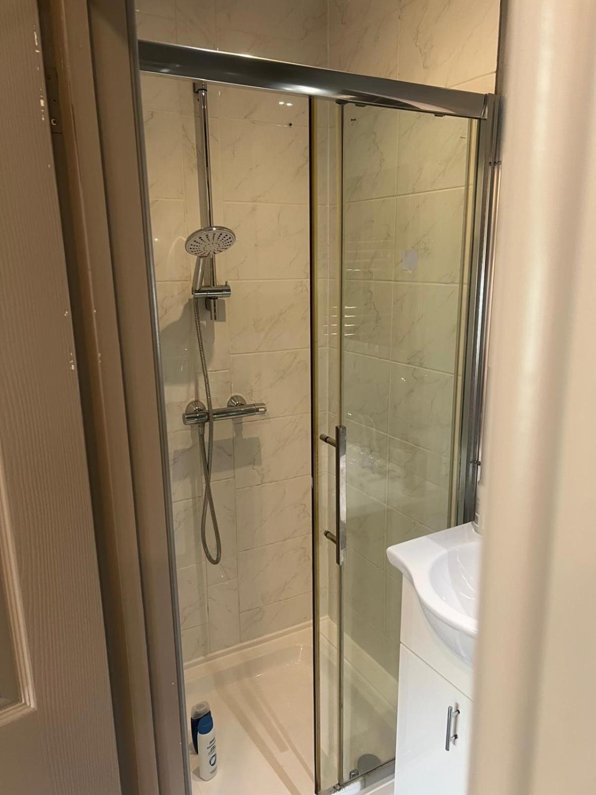 Appartamento Fully Furbished Entire Flat 2 Londra
